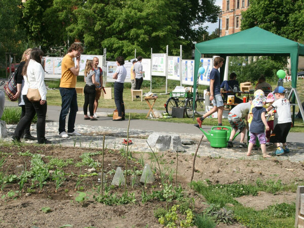 Das Foto zeigt Impressionen der Veranstaltung zum Tag der Städtebauförderung im Bürgergarten Columbusstraße