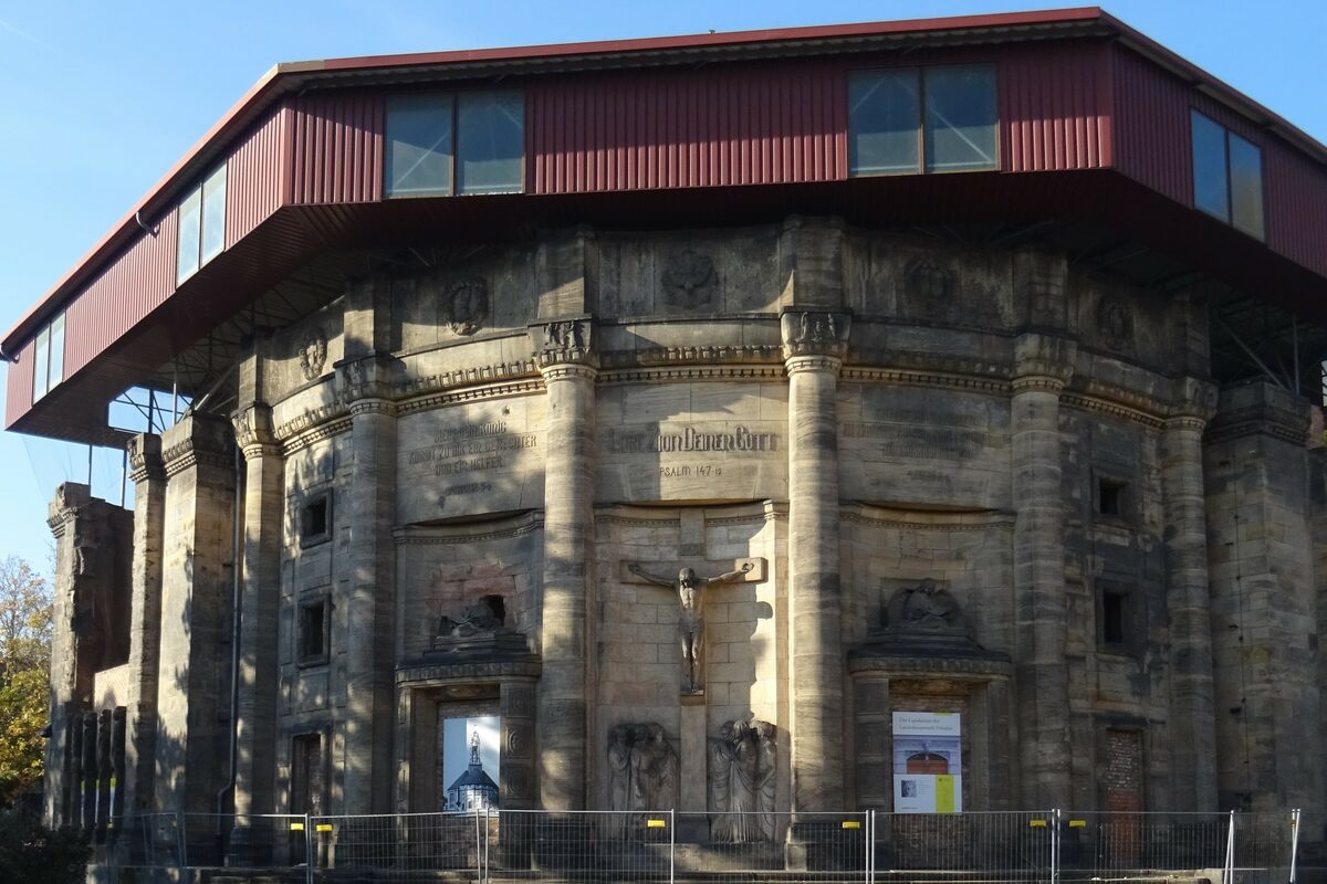 Auf dem Bild ist die Zionskirche zu sehen.